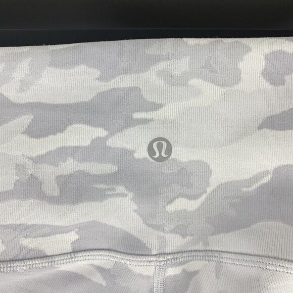 Lululemon Womens Wunder Under Shorts Size 2 Ribbed White Camo 10" Inseam - Picture 9 of 10